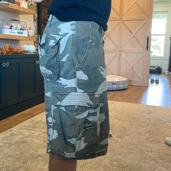 Wearfirst Camo shorts long style fit like a 32 - Picture 3 of 9